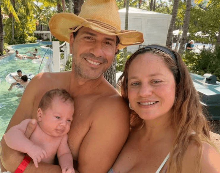 regorio Pernía en un momento familiar reciente, con gesto sereno y mirada cálida.