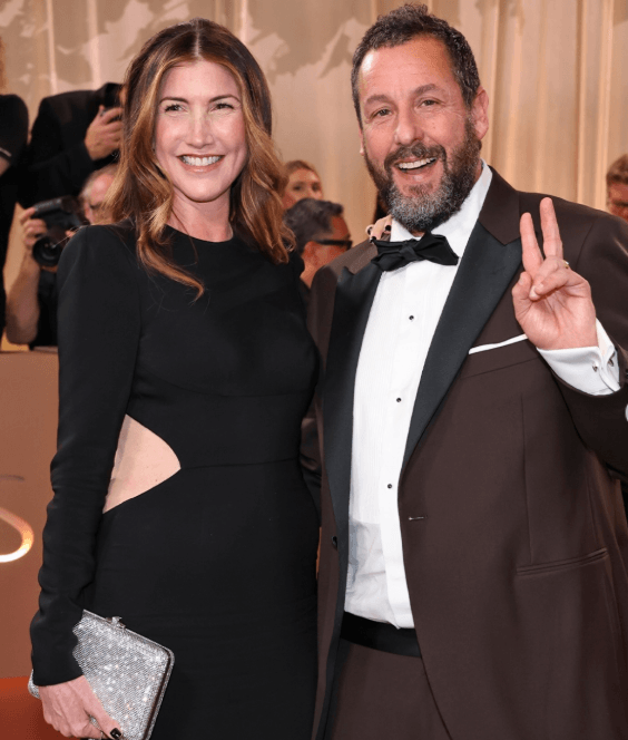 La pareja muestra complicidad y cercanía en un evento público