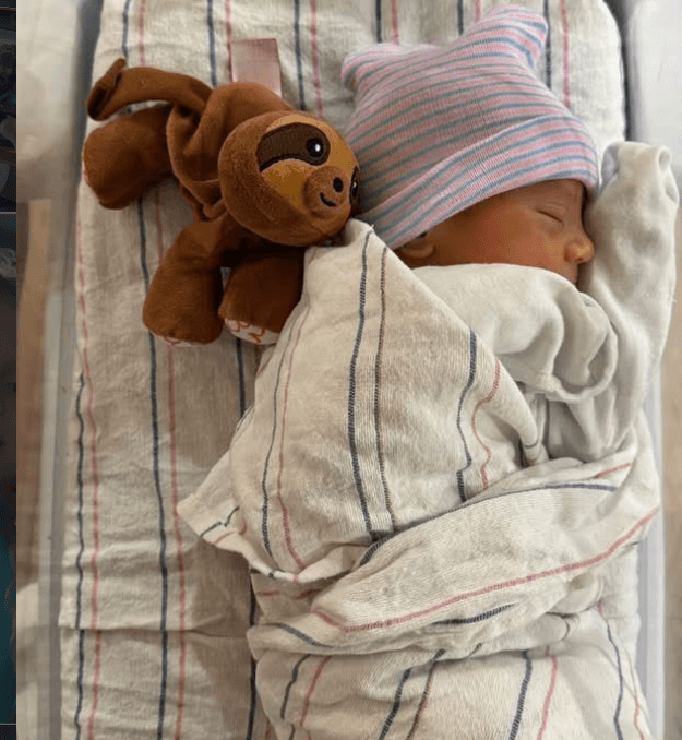 imagen muestra al hijo Romeo menor de Enrique Iglesias 