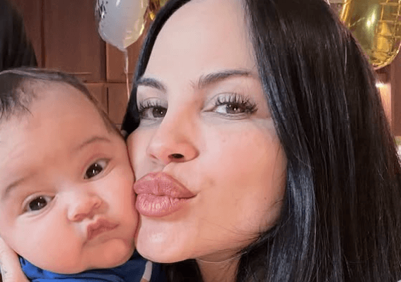 Natti Natasha disfruta de un momento de ternura con su hija Dominique
